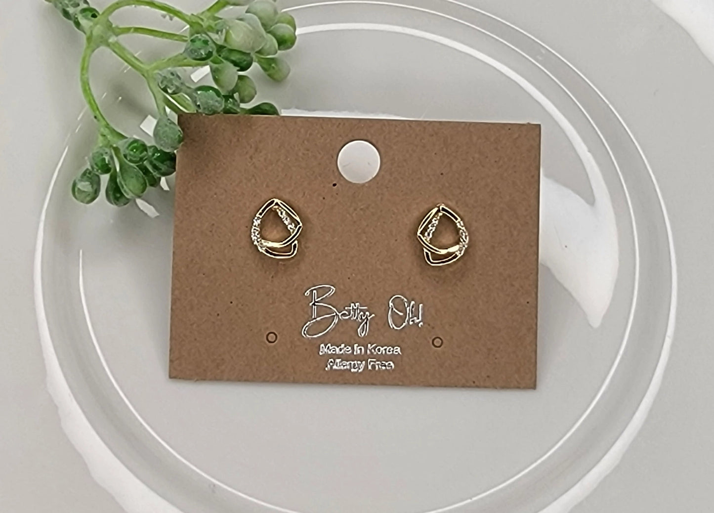 Twisted Teardrop Stud Earrings | MULTIPLE COLORS